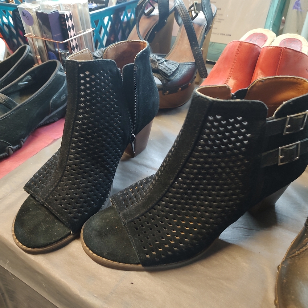 Vionic Black Suede Peep Toe Ankle Boots Size 7.5